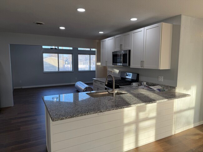 Foto del edificio - 1327 Bethany Ln