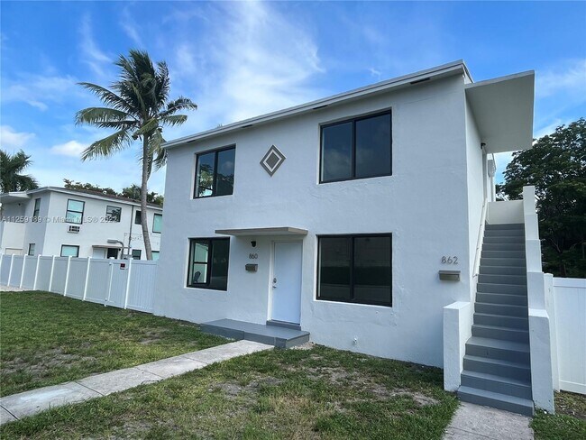 Foto del edificio - 860 NE 124th St