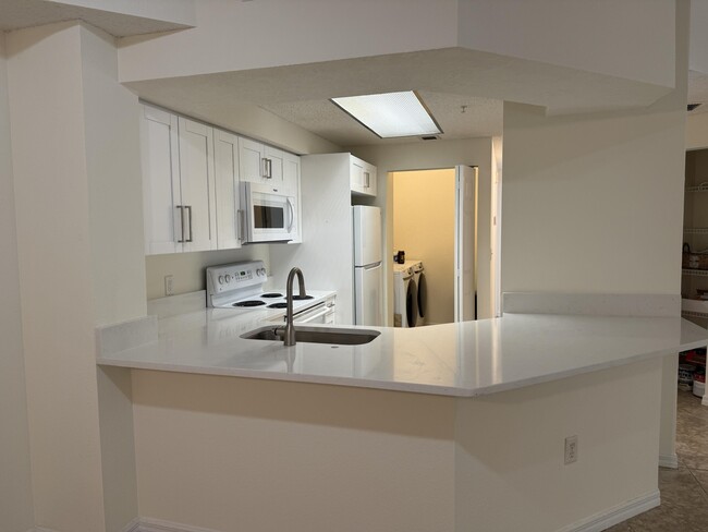 Foto del edificio - 3020 Alcazar Pl