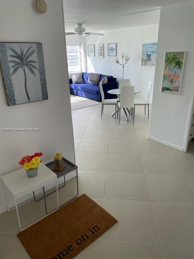Foto del edificio - 220 Kings Point Dr