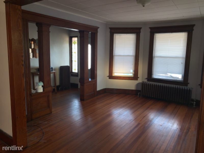 Primary Photo - 2 br, 1 bath Apartment - 668 E Broadway