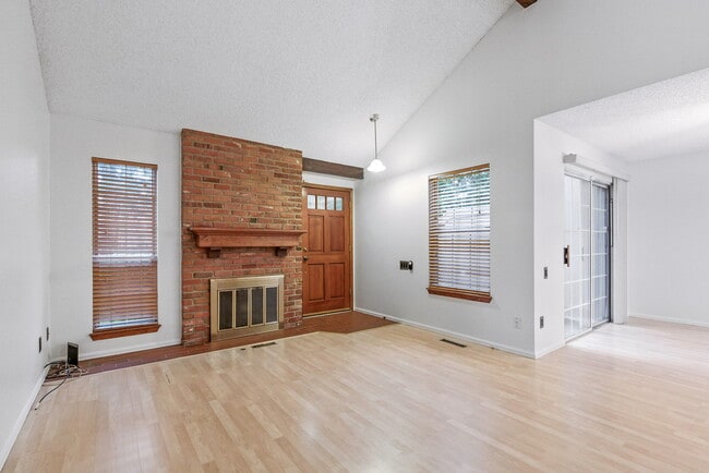 Building Photo - 9998 Grove St