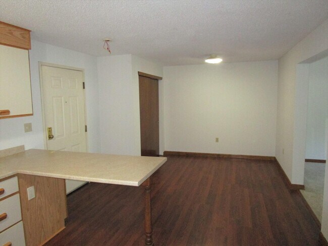 Foto del edificio - 6 Knights Bridge Dr