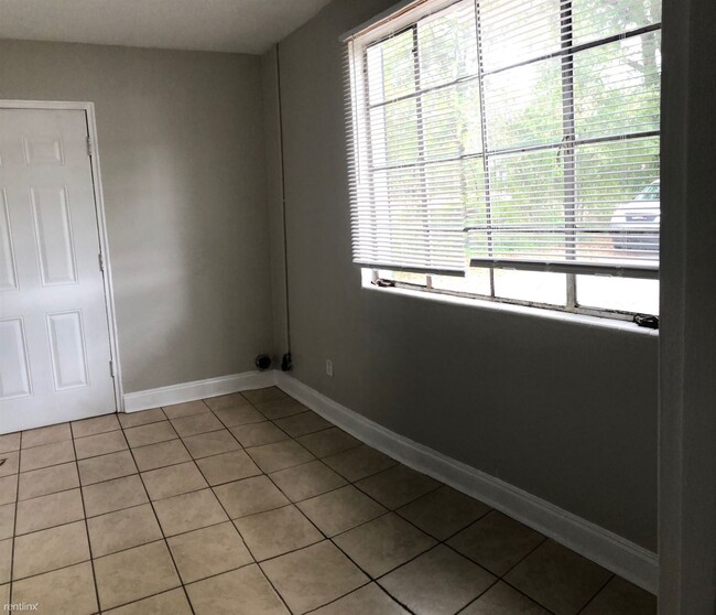 Building Photo - 2 br, 1 bath House - 3002 Pine Needle Rd