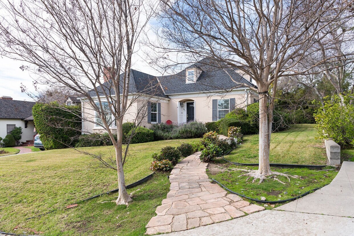 Foto principal - 1563 Irving Ave