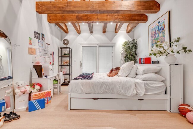 Foto del edificio - 367 S Oak Ave