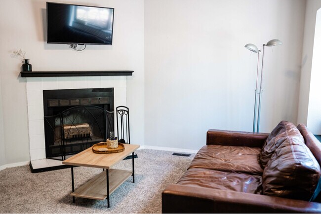 Foto del edificio - 6335 Chantilly Pl