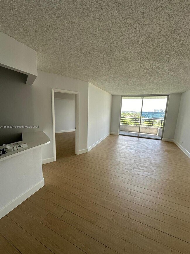 Foto del edificio - 3300 NE 191st St