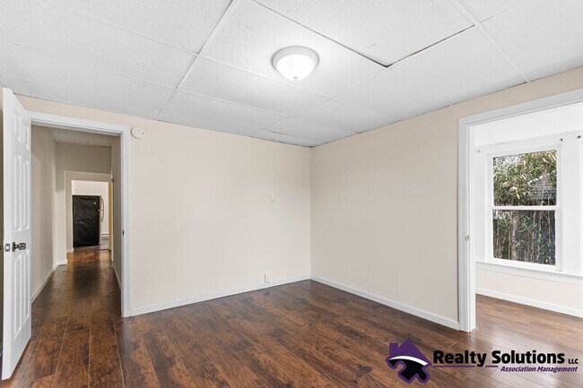 Building Photo - 42 N Cove Rd