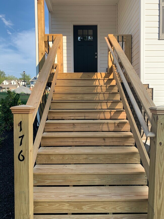 Foto del edificio - 176 Ridge Pointe Dr