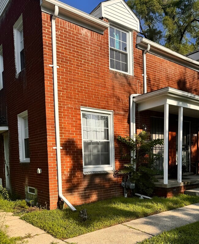 Foto del edificio - 16651 Hubbell Ave