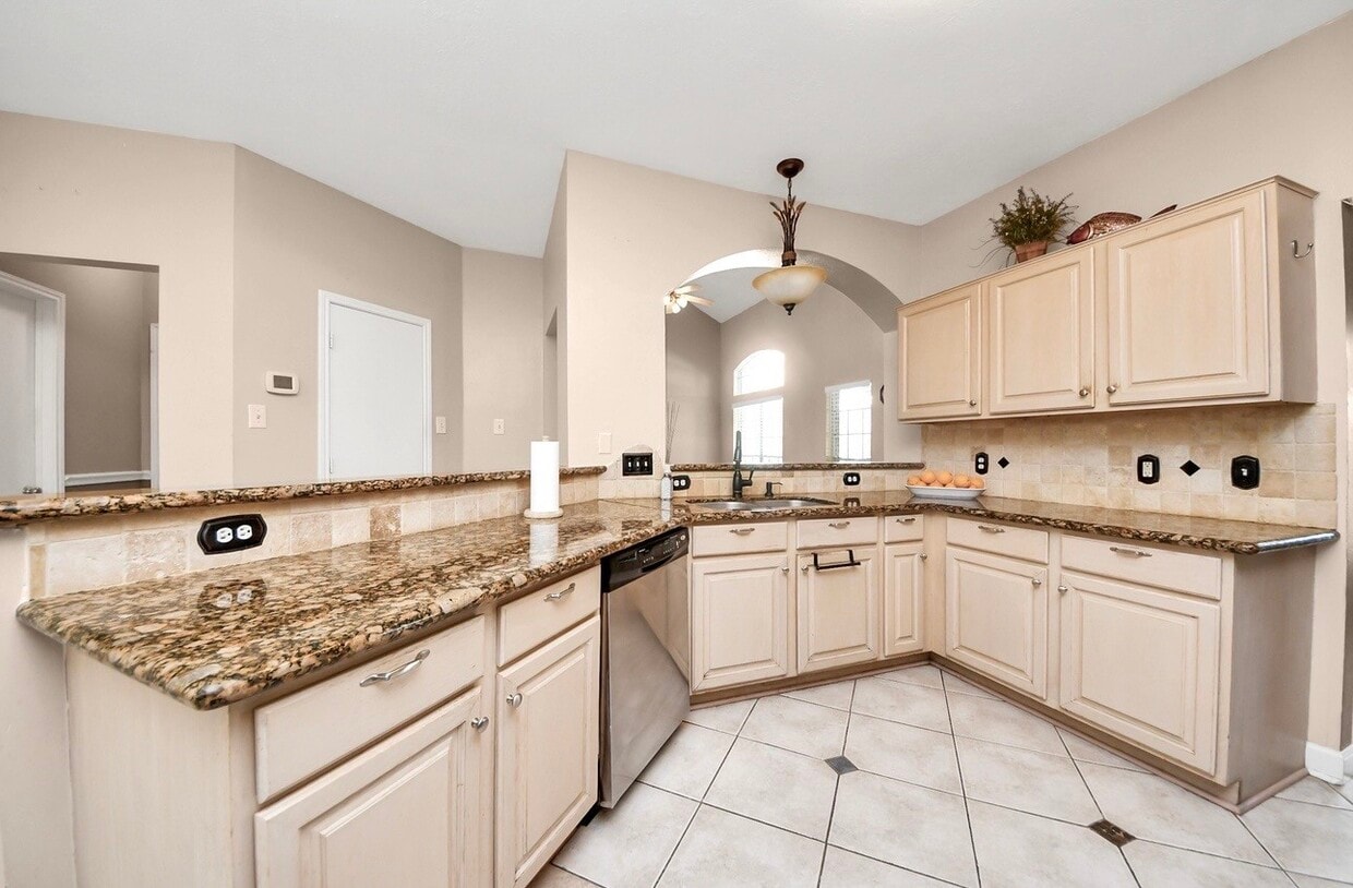Building Photo - 15902 Timber Run Dr