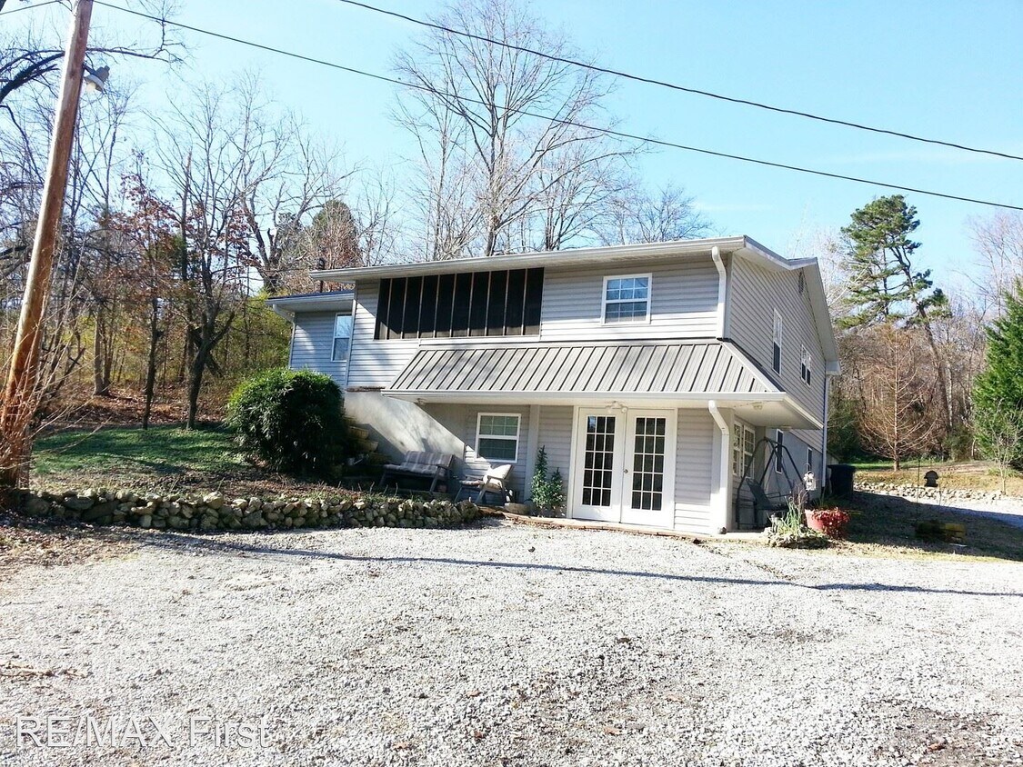 Foto principal - 3 br, 1 bath House - 1870 E. Old Topside Rd.
