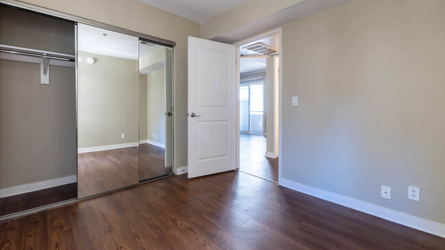 Bedroom with Hard Surface Flooring - Vantage Hollywood