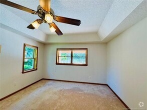 Building Photo - 4881 SW Lake Grove Cir