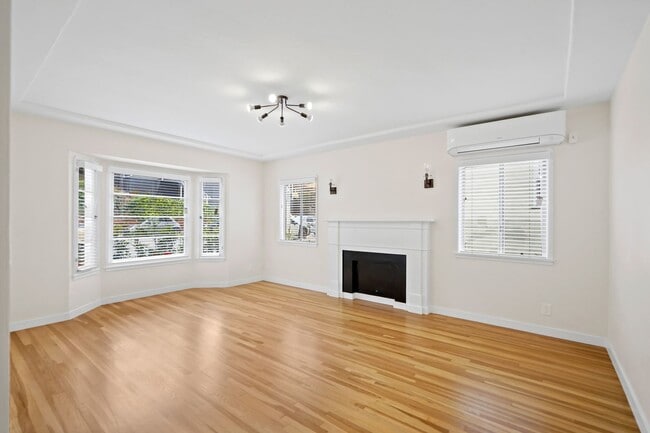 Building Photo - 1826 W Silver Lake Dr
