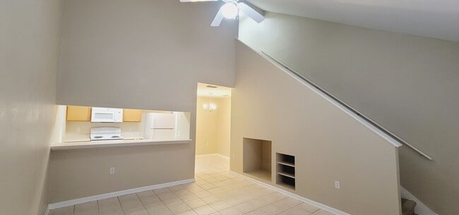 Photo - LOVELY NW 3/3 End Unit w/ Washer/Dryer, Open Kitchen w/ Bar, & More! $1450/month Avail June 1st! Apartment