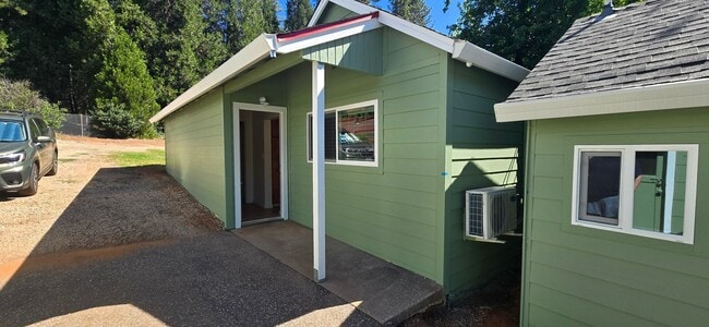 Building Photo - 550-554 Butler Street