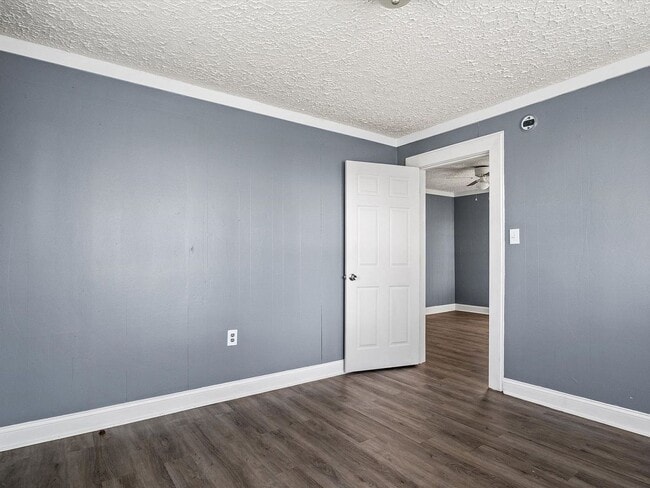 Building Photo - 206 Chaplin Ave