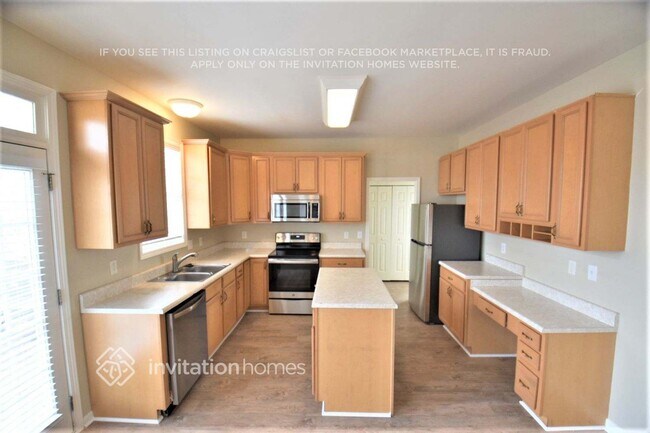 Building Photo - 2392 Wilshire Way