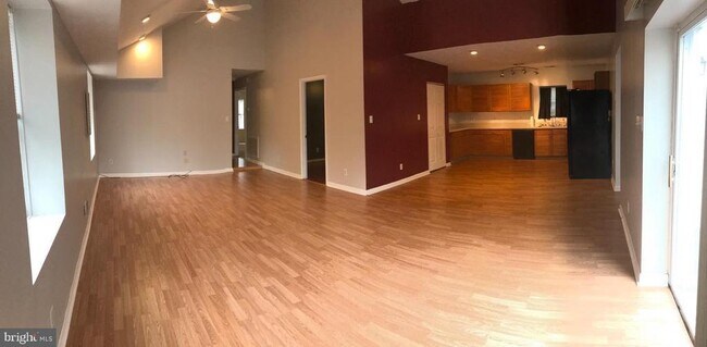 Building Photo - 315 South Dr