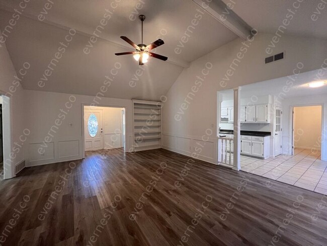Building Photo - 1400 Fox Trace Dr