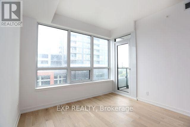 Photo du bâtiment - 2212-2212 Lake Shore Blvd W