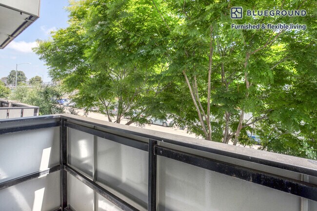 Foto del edificio - 1539 Beloit Ave