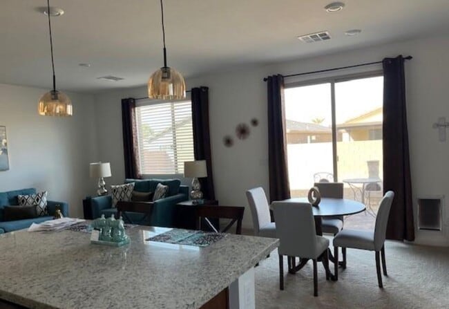 Building Photo - Beautiful one-story home in the golf course community of Mountain Falls