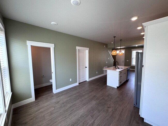 Foto del edificio - Move-In Ready Annafeld Home with In-Unit Laundry & Garage