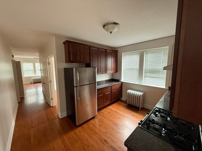 Foto del edificio - 5521 W Farragut Ave