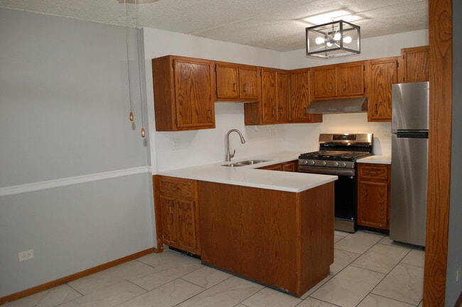 Building Photo - 5S070 Pebblewood Ln