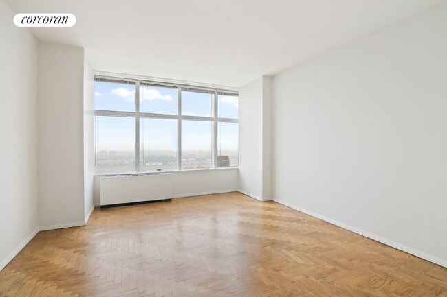 Building Photo - 160 W 66th St