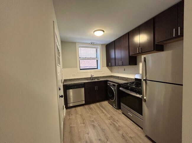 Foto del edificio - 1128 Maple Ave