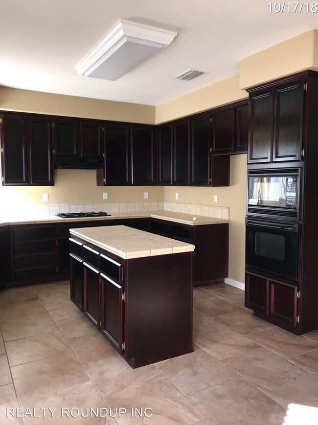 Building Photo - 5 br, 3 bath House - 2528 Black Tern Way