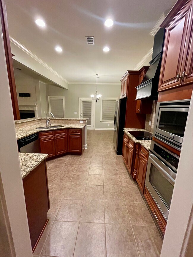 Building Photo - 90 Melison Dr