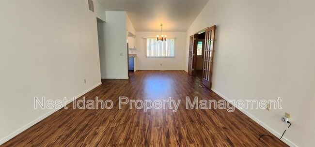 Foto del edificio - 1781 N Todd Way