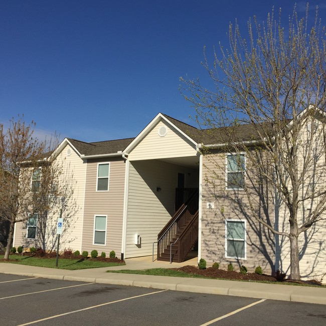 Building Photo - Weaverville Commons