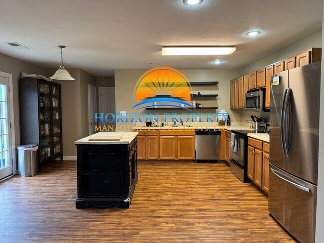 Foto del edificio - 15355 Tyler Mill Dr