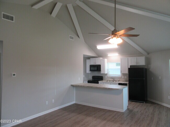 Foto del edificio - 1300 Grace Ave