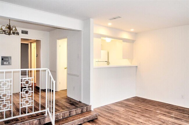 Foto del edificio - 6640 Eastridge Dr