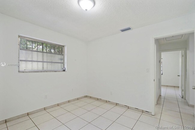 Building Photo - 3072 Mary St