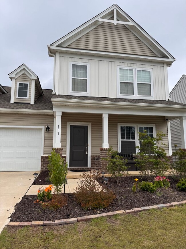 Building Photo - 4BR 2.5Bath Beauty in High Point