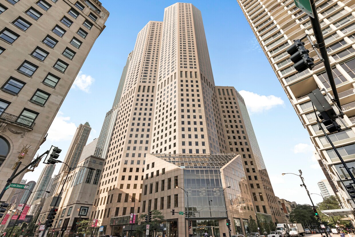 Primary Photo - 950 N Michigan Ave