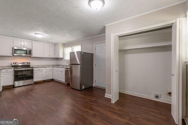 Foto del edificio - 6414 Shadow Rock Dr