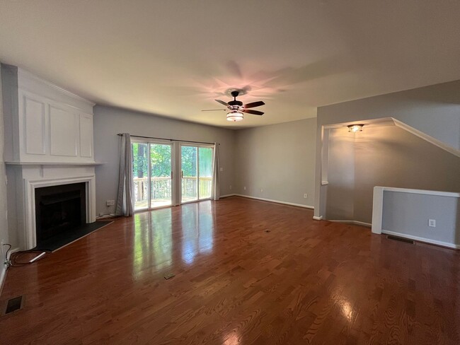 Building Photo - Terrific 3BD, 3BA Raleigh Townhome with Pa...