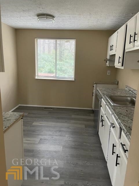 Building Photo - 497 Village Square Ct