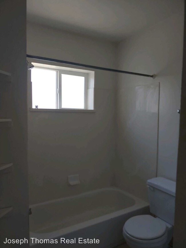 Building Photo - 261 S 300 E