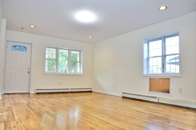 Building Photo - 780 Waring Ave