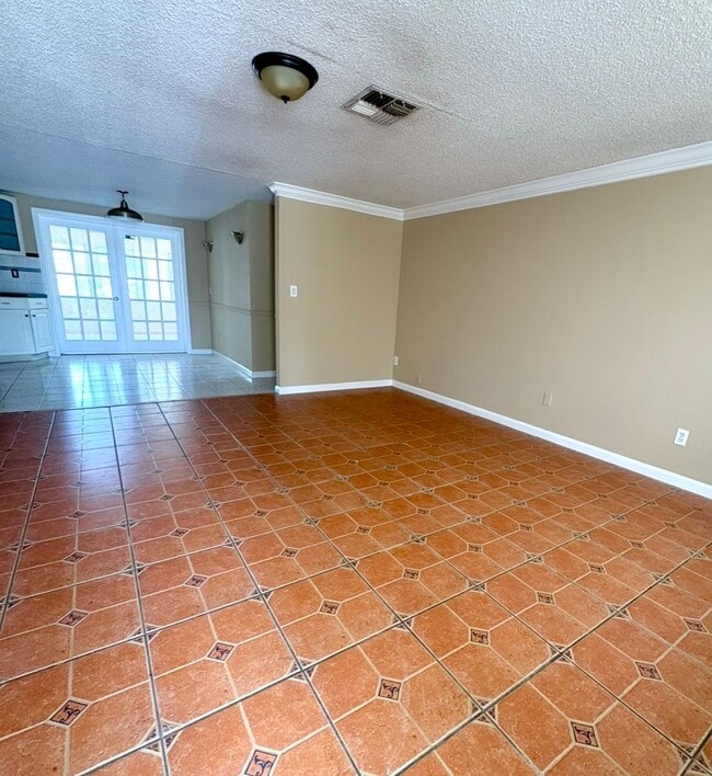 Building Photo - 6707 Lenoir Dr